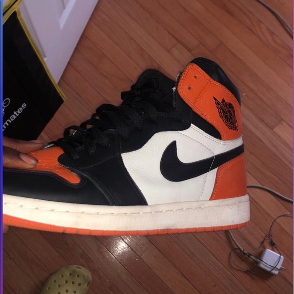 Shattered backboard 1s - Picture 1 of 8